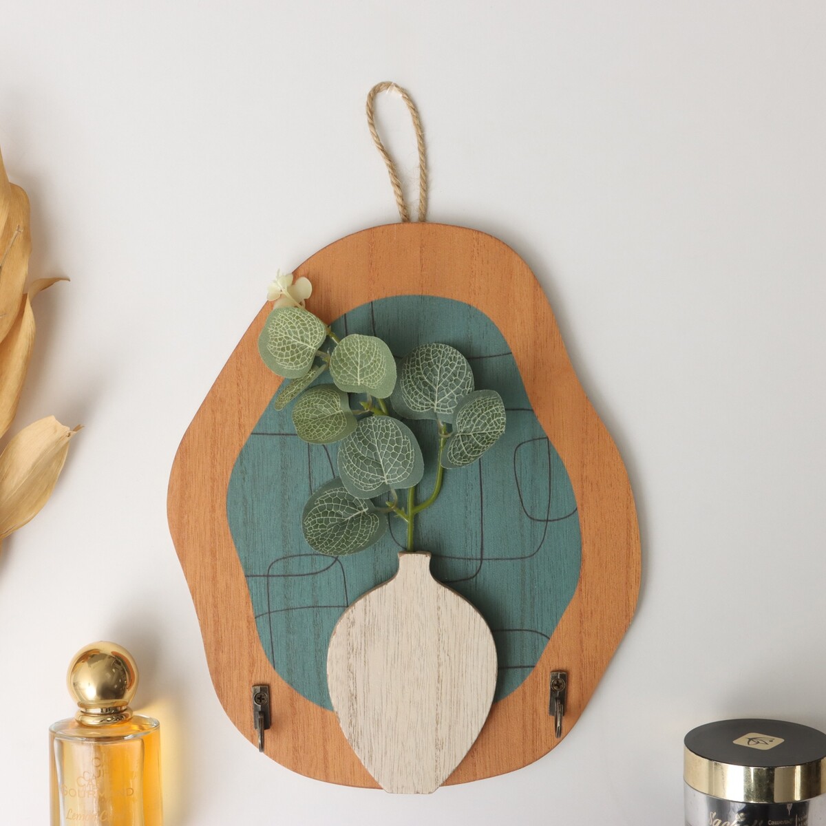 Настенные крючки декоративные