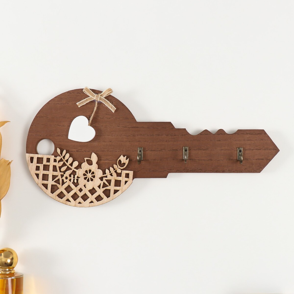 Настенные крючки декоративные