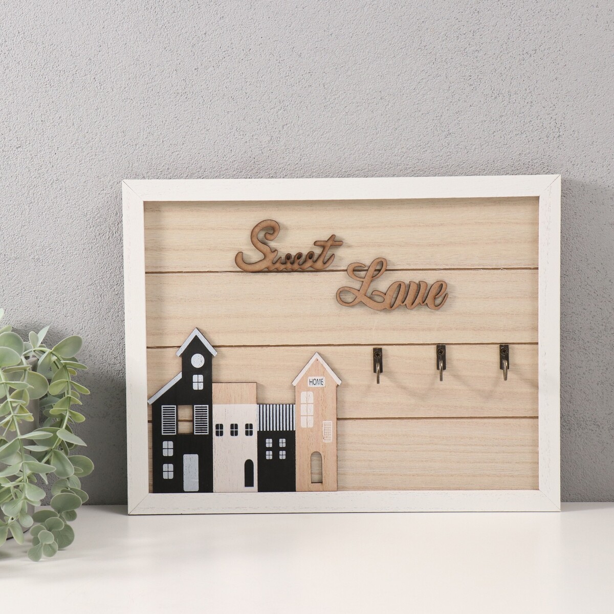 Настенные крючки декоративные