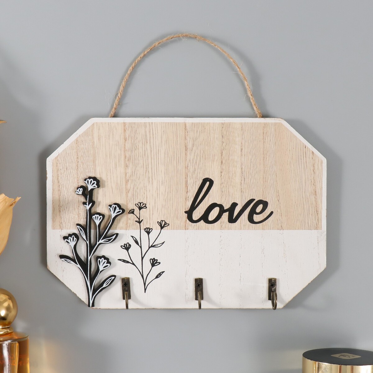 Настенные крючки декоративные