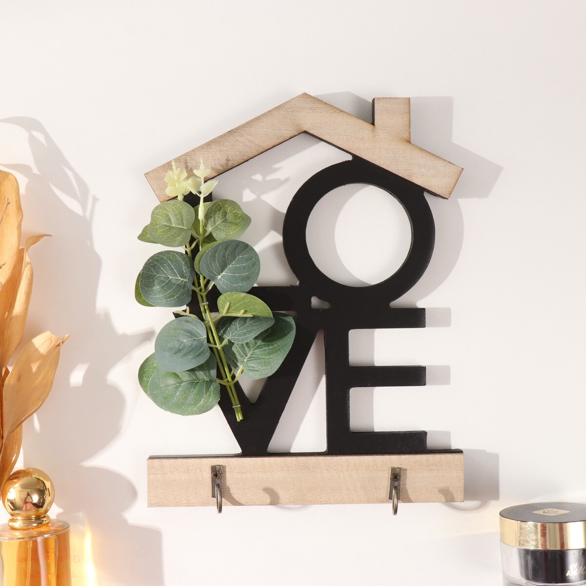 Настенные крючки декоративные