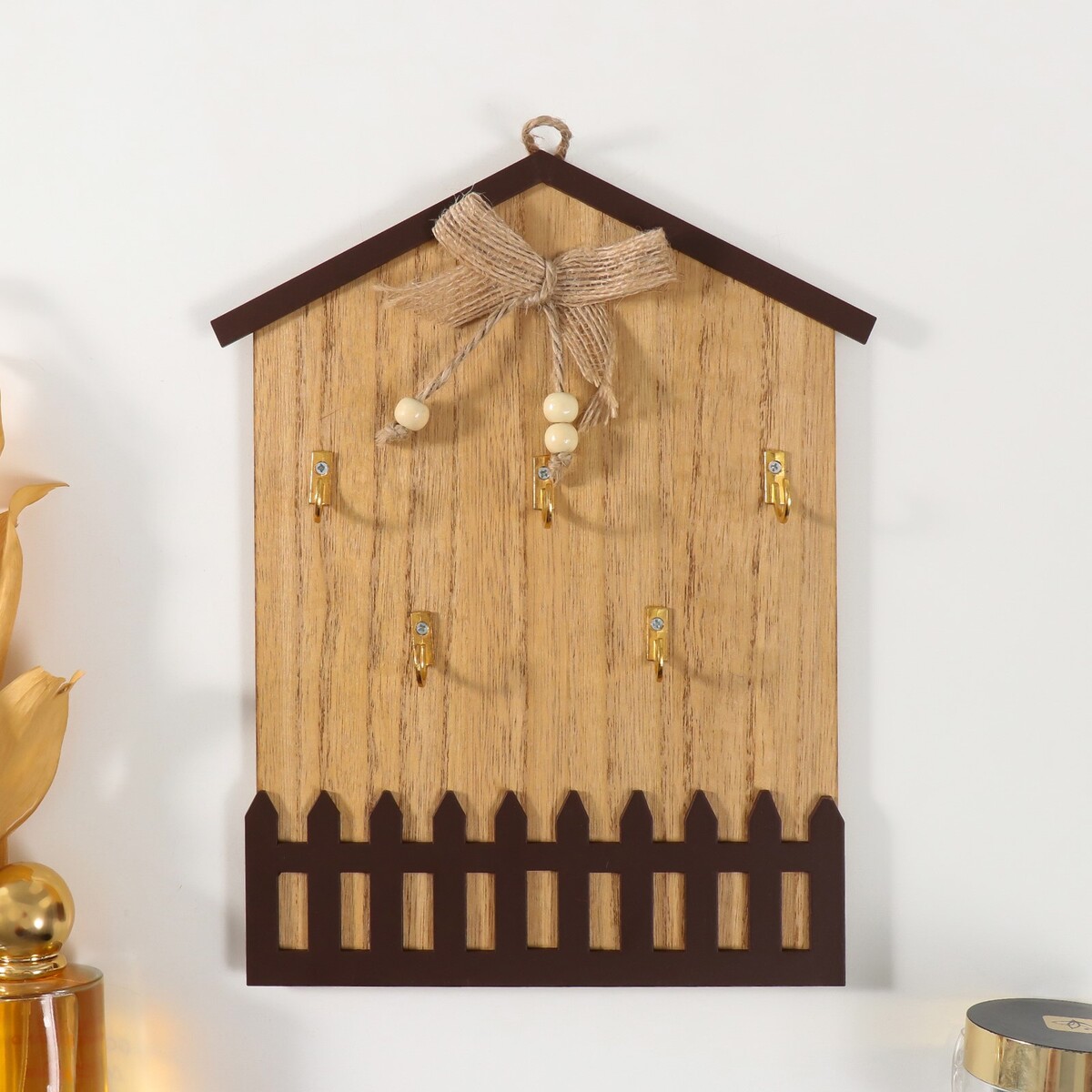 Настенные крючки декоративные